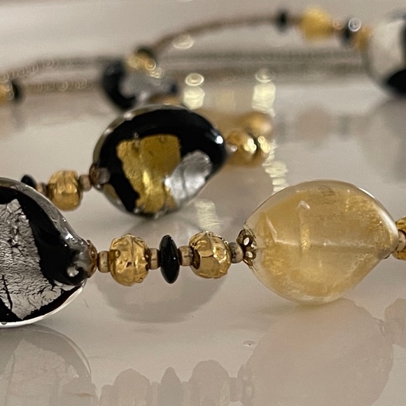 Art glass bead necklace. - Picture 5 of 6